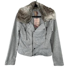 Paris Blues Gray Fleece Jacket with Removable Faux Fur Collar Size Large NWT